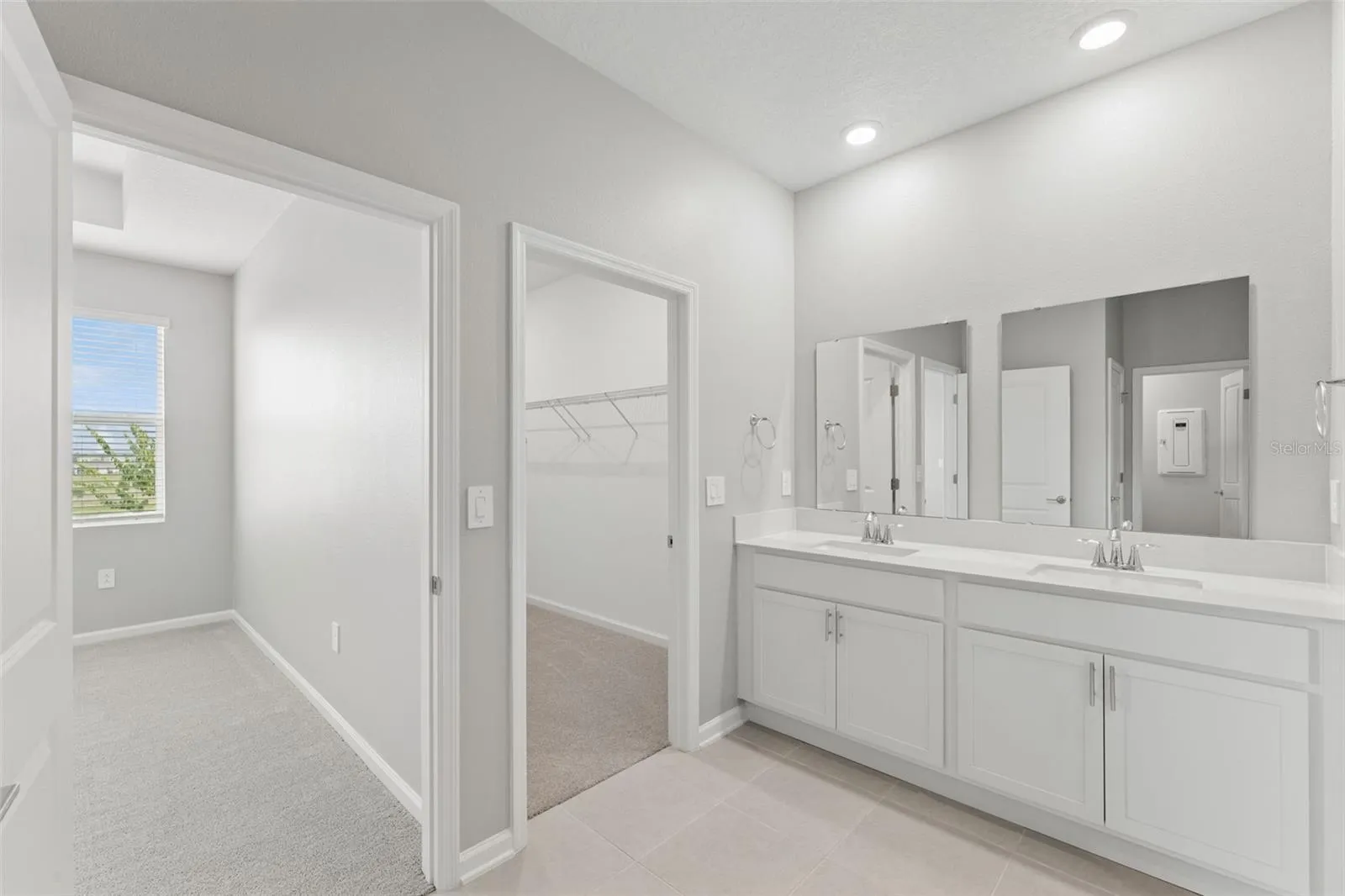 Primary Bath w/Large Walk-In Closet