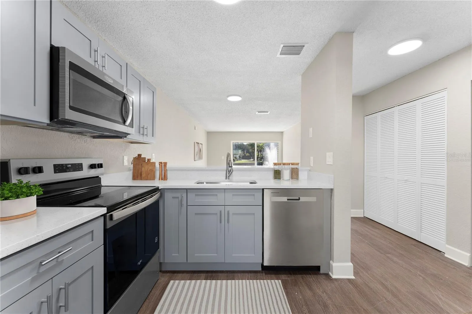 Kitchen (Virtually Staged)