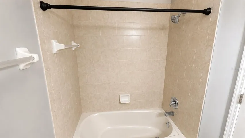 3696 Parkridge Cir #26-105, Sarasota, FL 34243