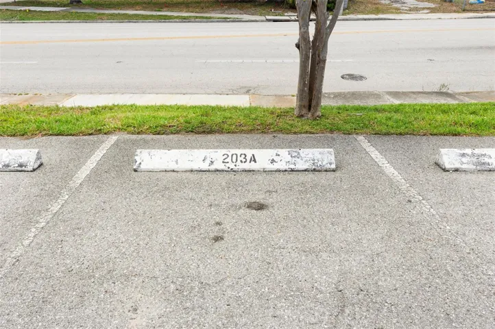 1225 58th St N #203a, St Petersburg, FL 33710