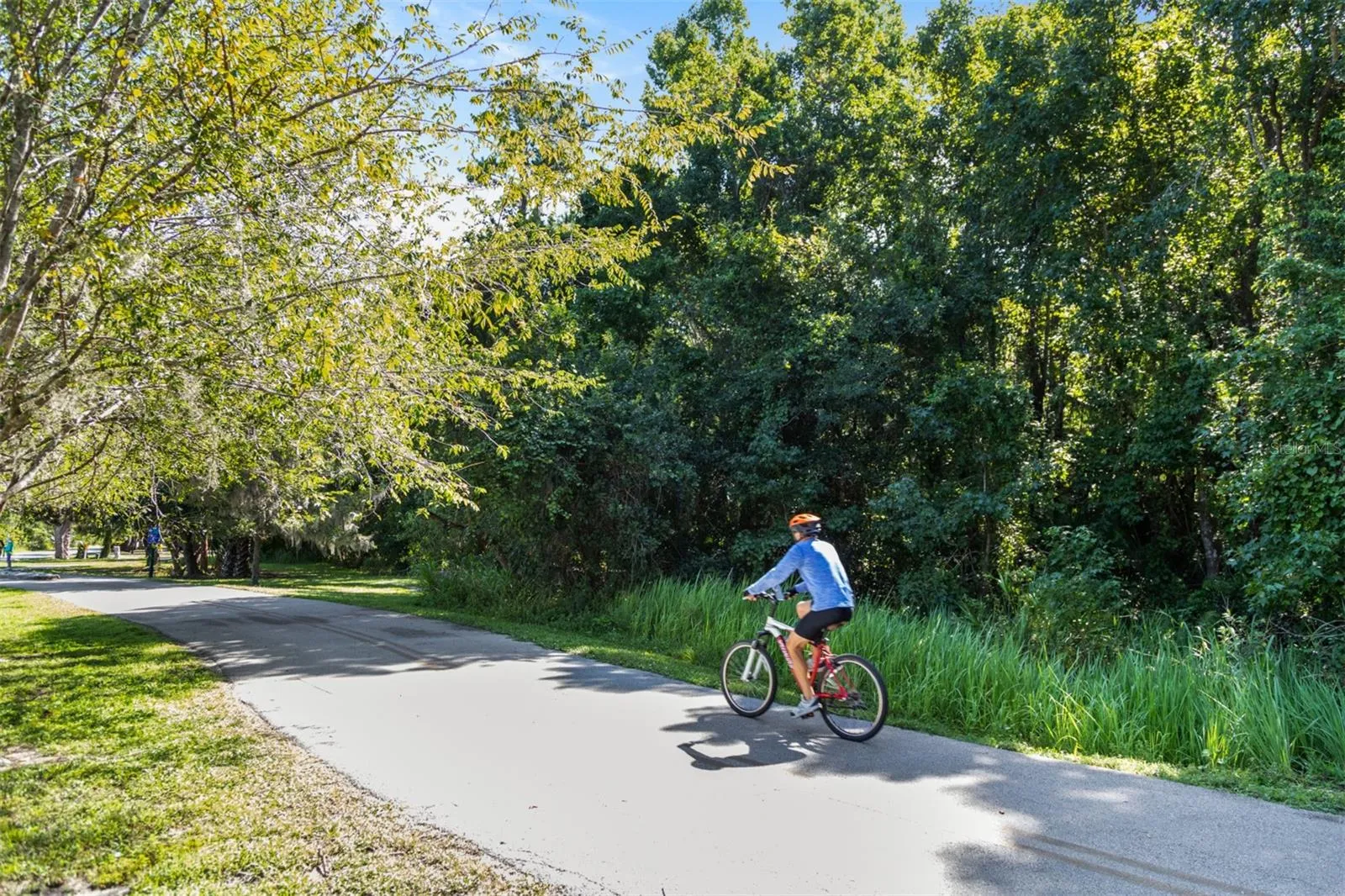 Walking distant to Cross Seminole Trail