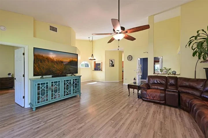 4427 Murfield Dr E, Bradenton, FL 34203