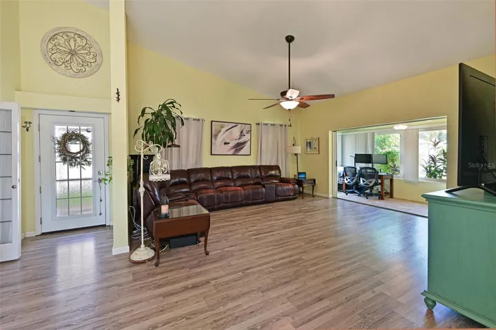 4427 Murfield Dr E, Bradenton, FL 34203