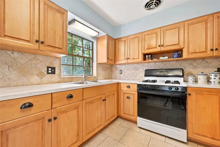 2817 Nw 31st Ave, Gainesville, FL 32605