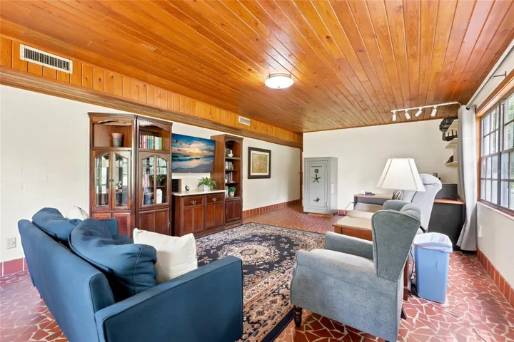 Family room/bonus room