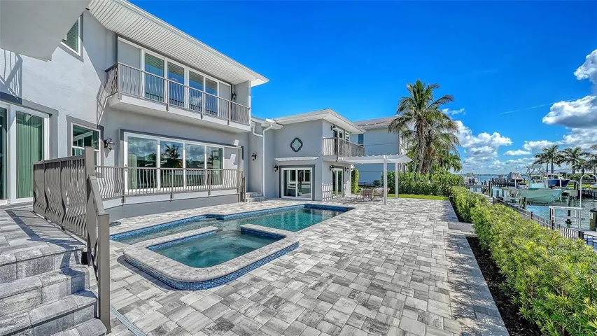 560 Chipping Ln, Longboat Key, FL 34228