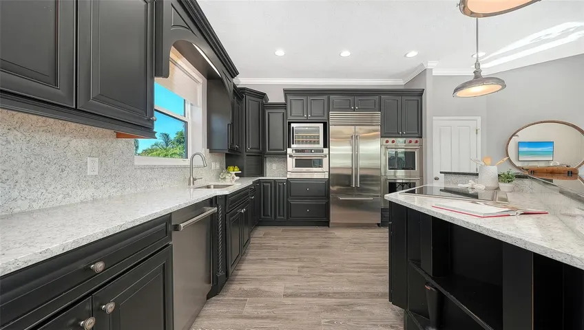 560 Chipping Ln, Longboat Key, FL 34228