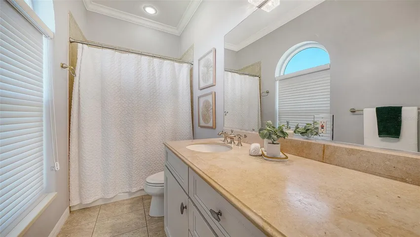 560 Chipping Ln, Longboat Key, FL 34228