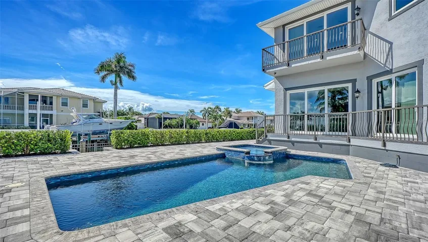 560 Chipping Ln, Longboat Key, FL 34228