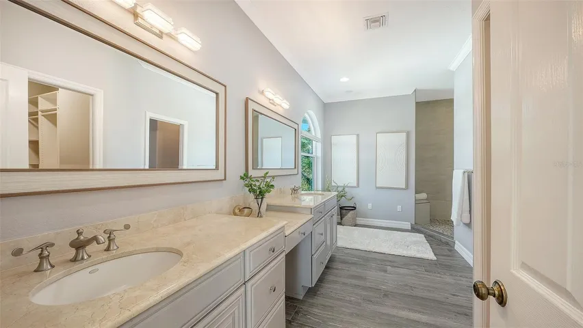 560 Chipping Ln, Longboat Key, FL 34228