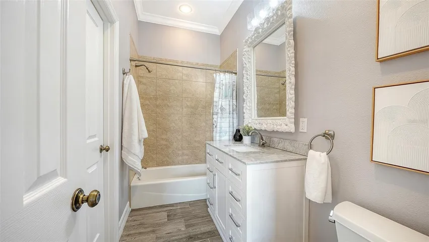 560 Chipping Ln, Longboat Key, FL 34228