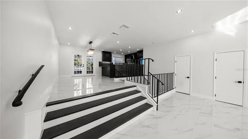 164 E Davis Blvd, Tampa, FL 33606