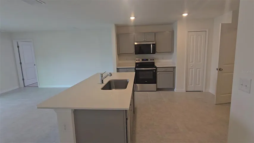 541 Lakeview Ct, Poinciana, FL 34759