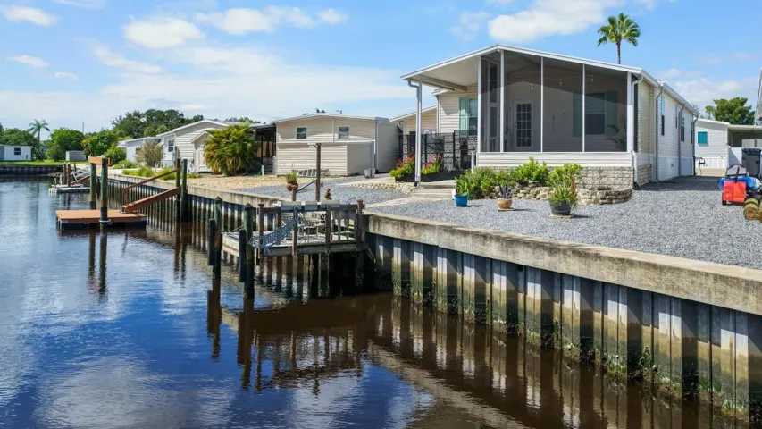 115 E Saint Annes Cir, Apollo Beach, FL 33572