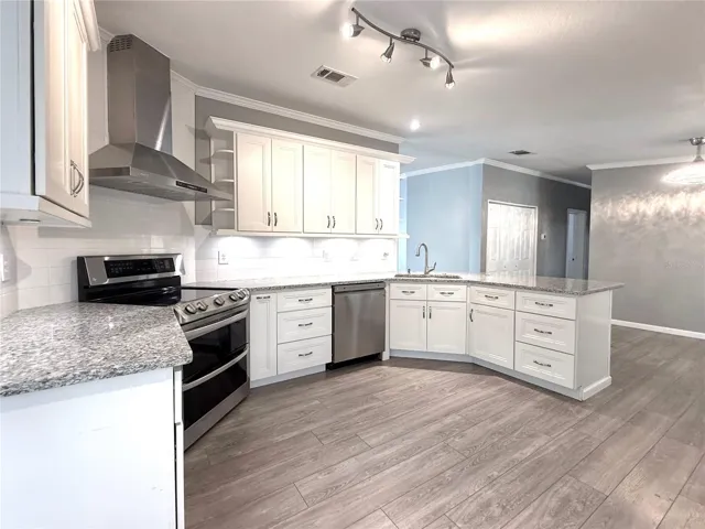 115 E Saint Annes Cir, Apollo Beach, FL 33572