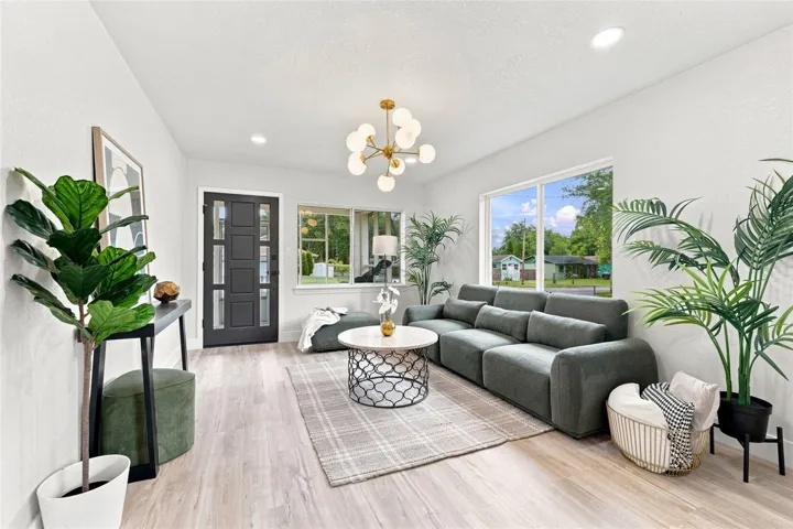 1825 E Hanna Ave, Tampa, FL 33610