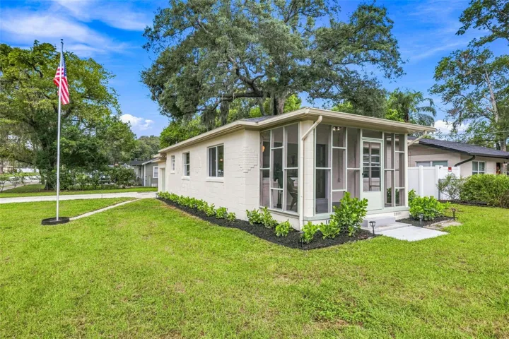 1825 E Hanna Ave, Tampa, FL 33610