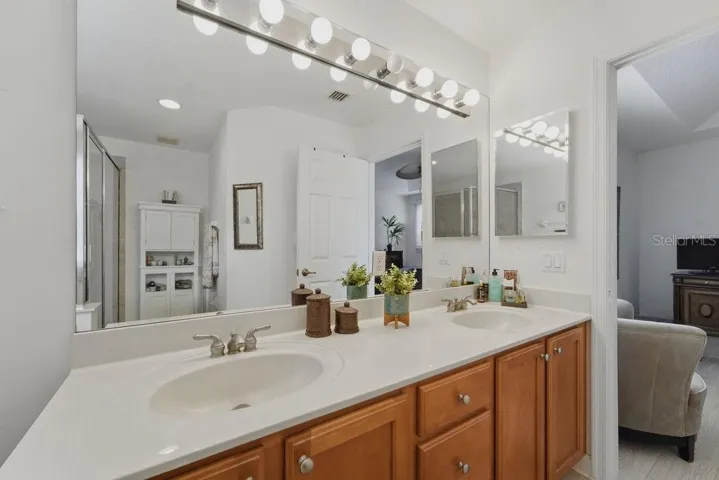8074 Murano Cir, Palm Beach Gardens, FL 33418