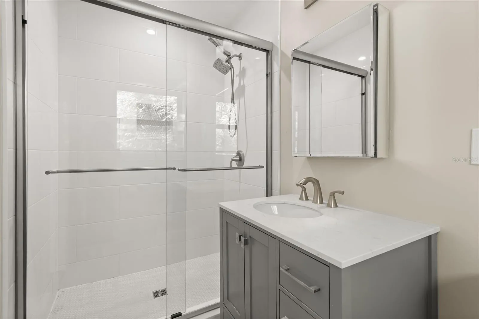 Bedroom 4 ensuite bathroom