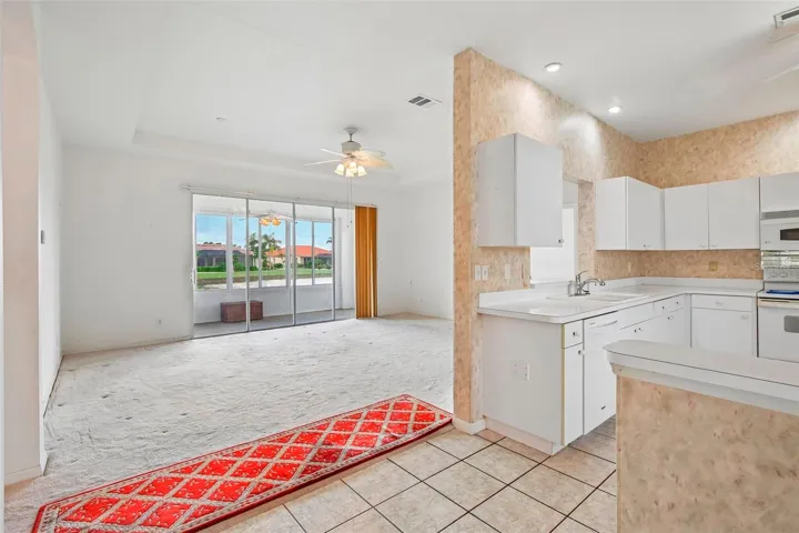 1104 Villeroy Dr, Sun City Center, FL 33573