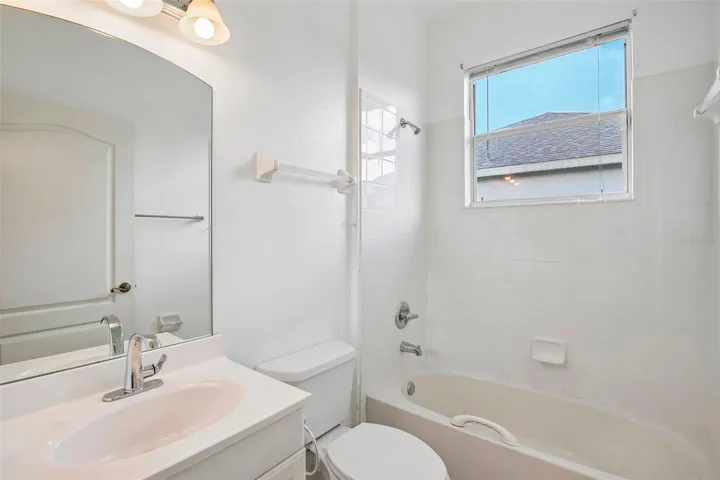 1104 Villeroy Dr, Sun City Center, FL 33573