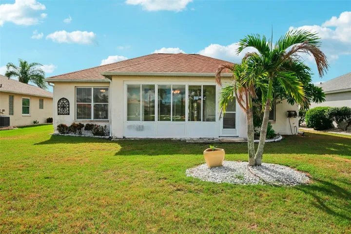 1104 Villeroy Dr, Sun City Center, FL 33573