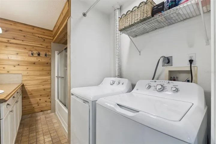 Washer and Dryer included!