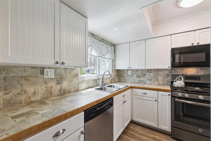 Plenty of counter space!