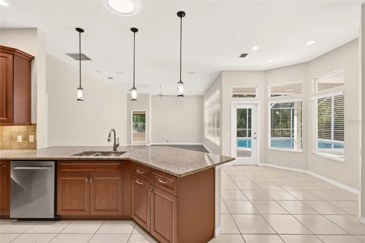 9325 Sw 35th Ln, Gainesville, FL 32608