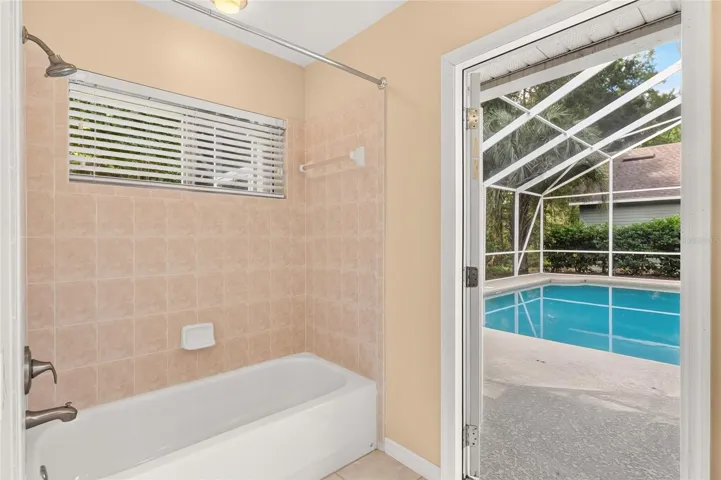 9325 Sw 35th Ln, Gainesville, FL 32608