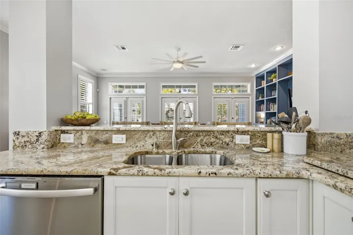 10438 Green Links Dr, Tampa, FL 33626