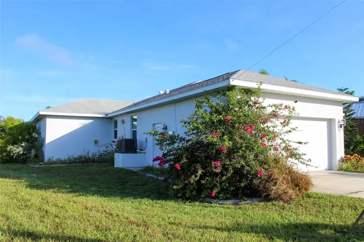 206 Antilla Dr, Rotonda West, FL 33947