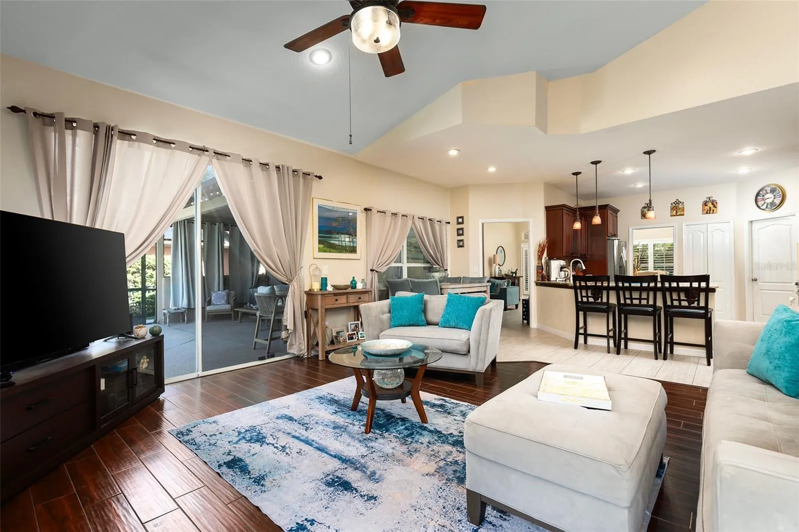 Family Room - 5308 Chiswick