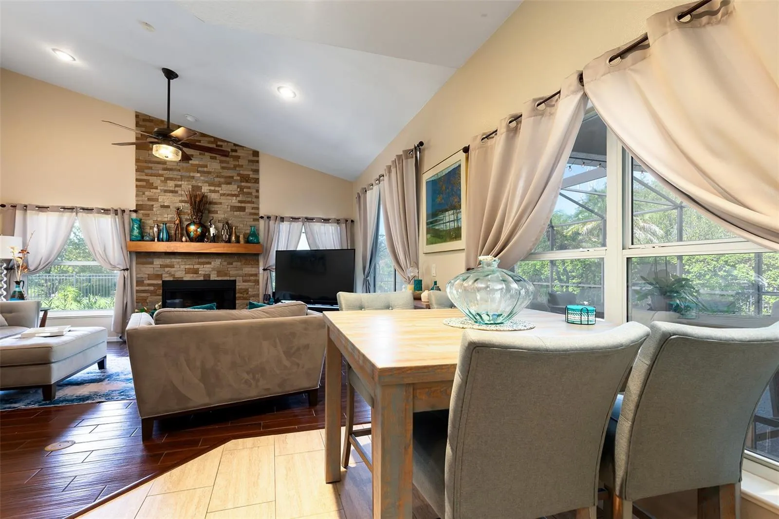 Family Room - 5308 Chiswick