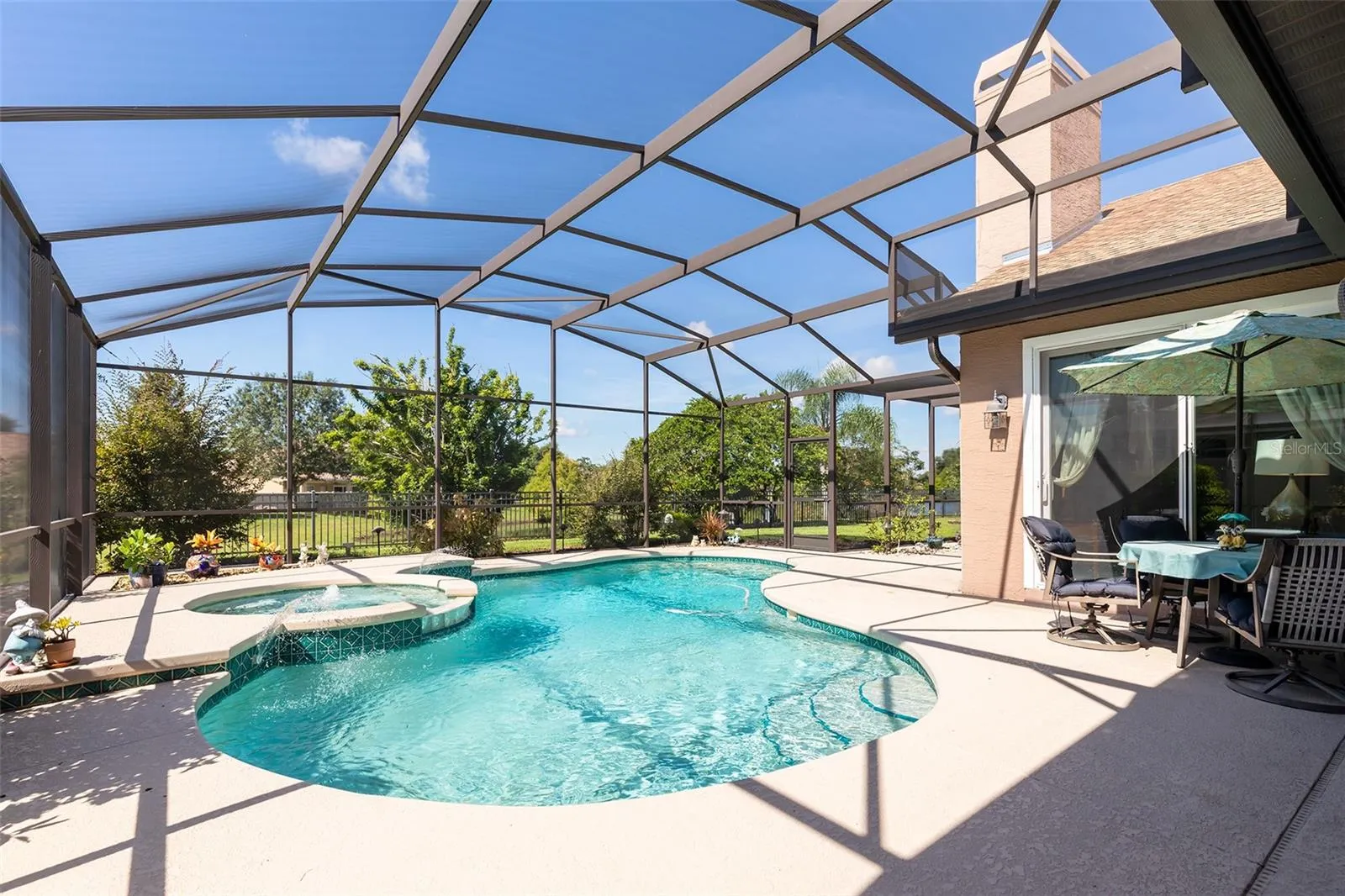 Pool & Spa