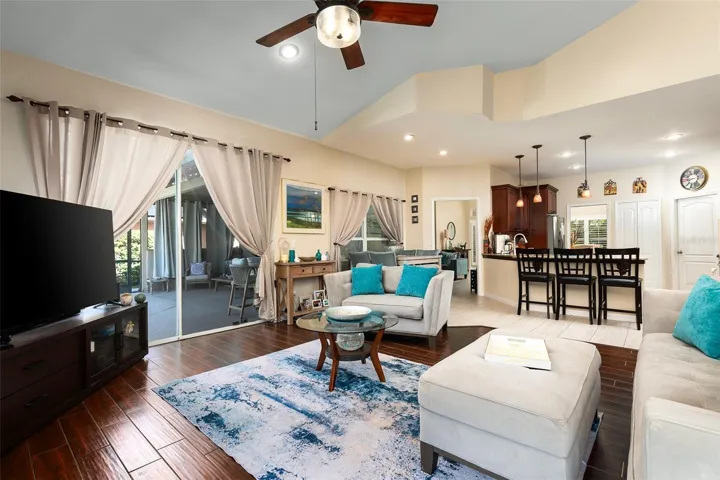 Family Room - 5308 Chiswick