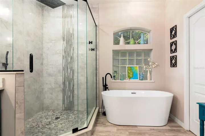 Primary Suite - Bathroom - 5308 Chiswick