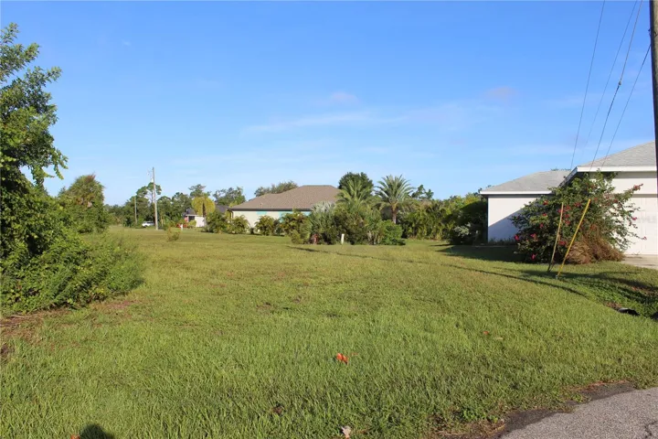 204 Antilla Dr, Rotonda West, FL 33947