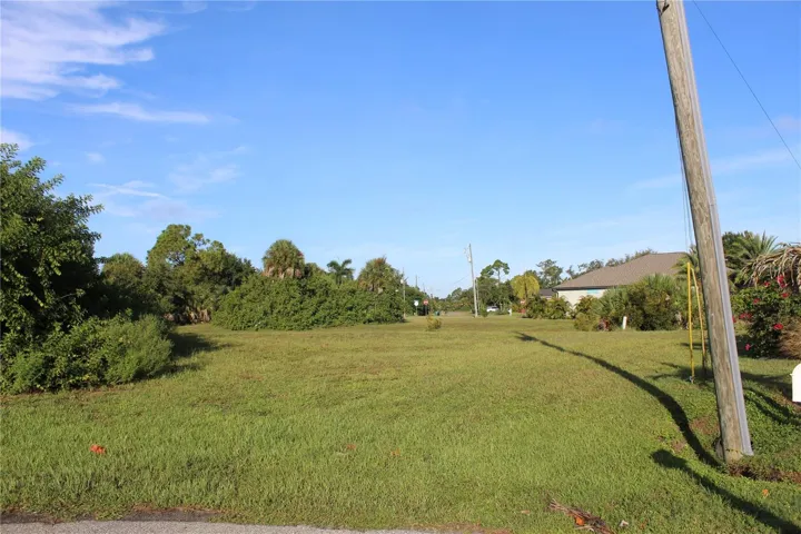 204 Antilla Dr, Rotonda West, FL 33947