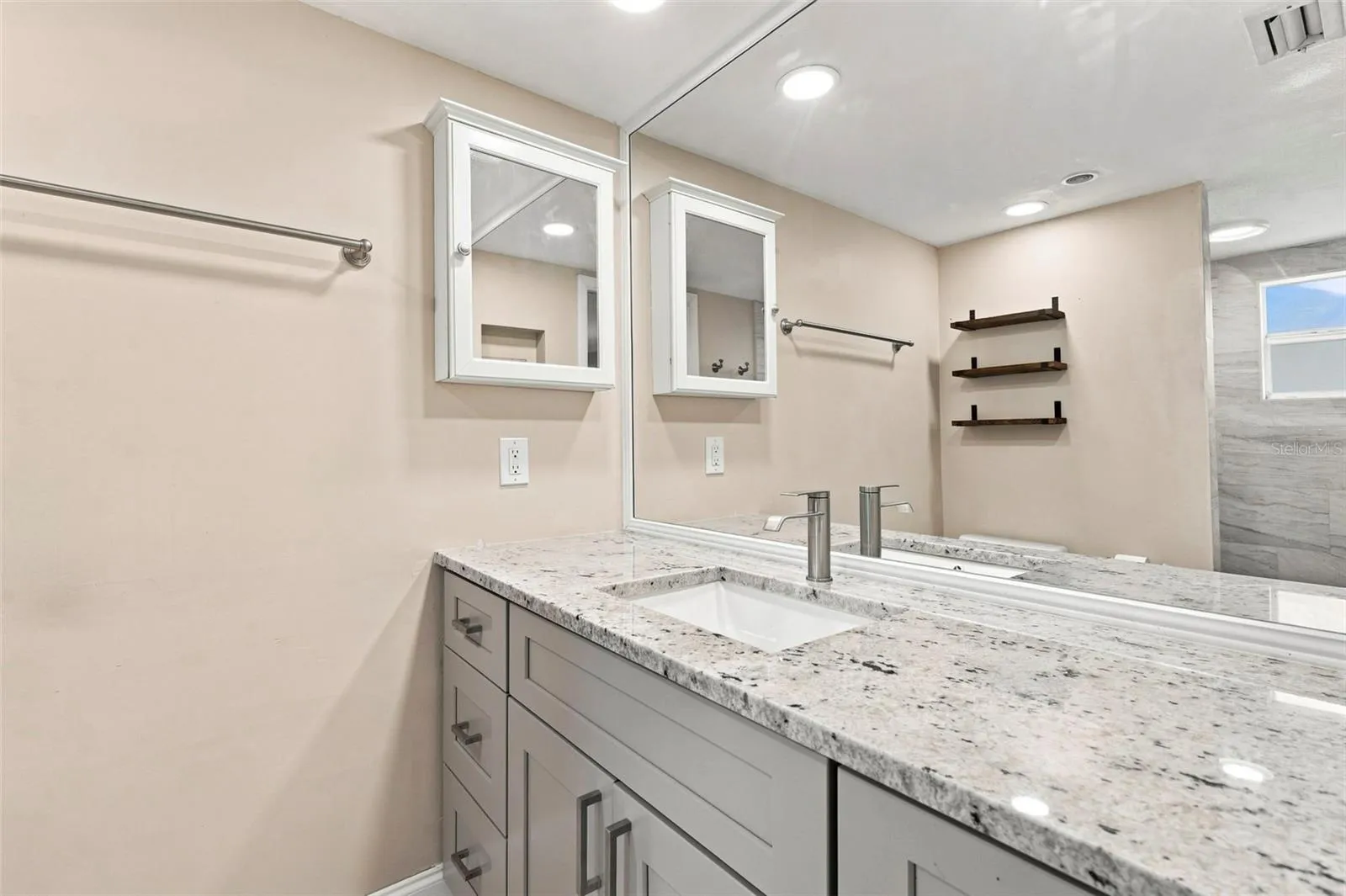 Primary En Suite Bathroom