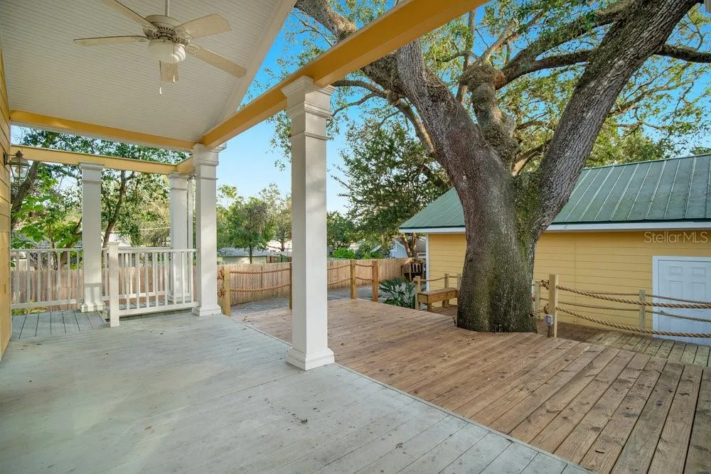 Deck.