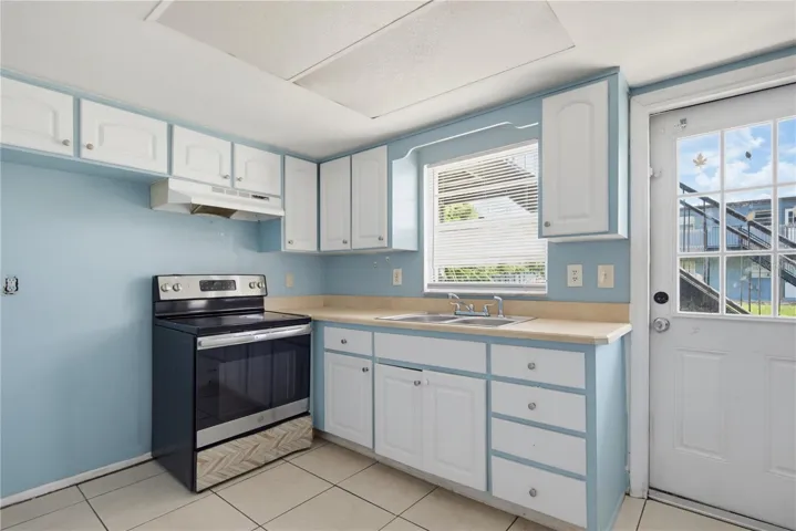656 Williamsburg Dr, Daytona Beach, FL 32117