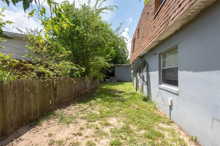 656 Williamsburg Dr, Daytona Beach, FL 32117