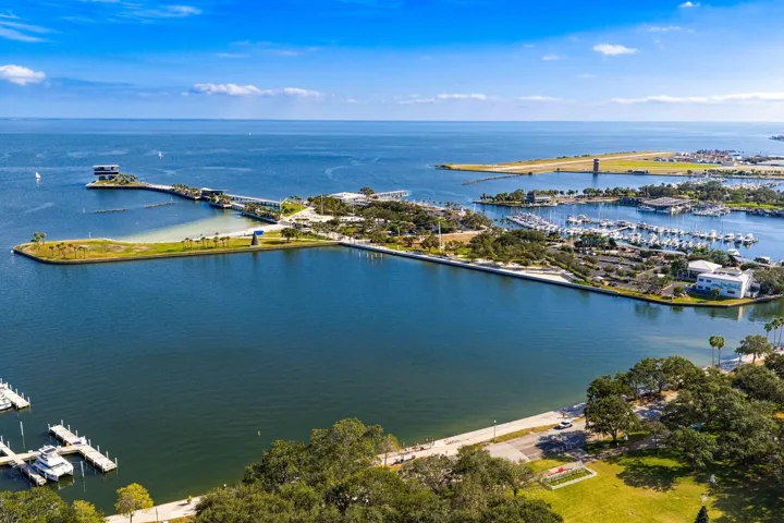 176 4th Ave Ne #1002, St Petersburg, FL 33701