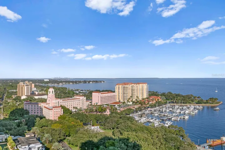 176 4th Ave Ne #1002, St Petersburg, FL 33701