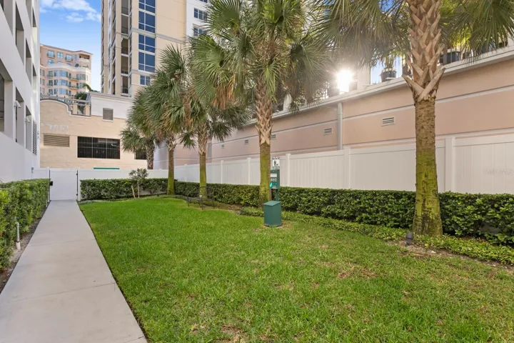 176 4th Ave Ne #1002, St Petersburg, FL 33701