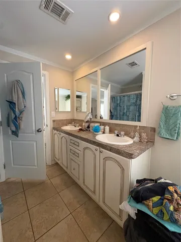 7310 Riverview Dr, Riverview, FL 33578