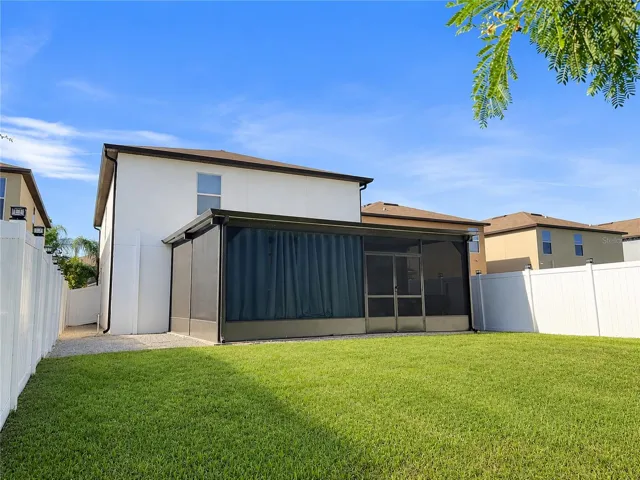 407 Royal Empress Dr, Ruskin, FL 33570