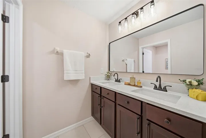 10019 Geese Trail Cir, Sun City Center, FL 33573