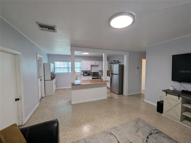 8723 N 27th St, Tampa, FL 33604